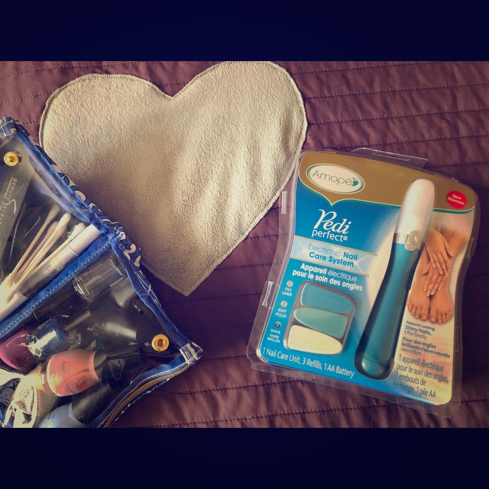 NWT APOMPE pedi perfect nail kit!
